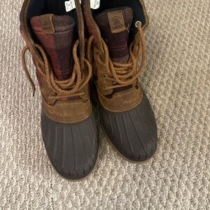 Kamik Women’s Brown and plaid winter boots